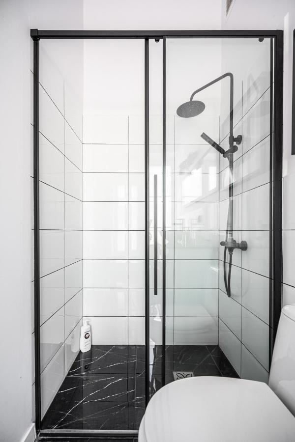 Stylish Studio In The Heart Of The City. Varsó Kültér fotó