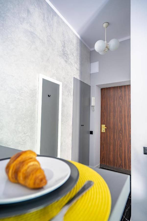 Stylish Studio In The Heart Of The City. Varsó Kültér fotó