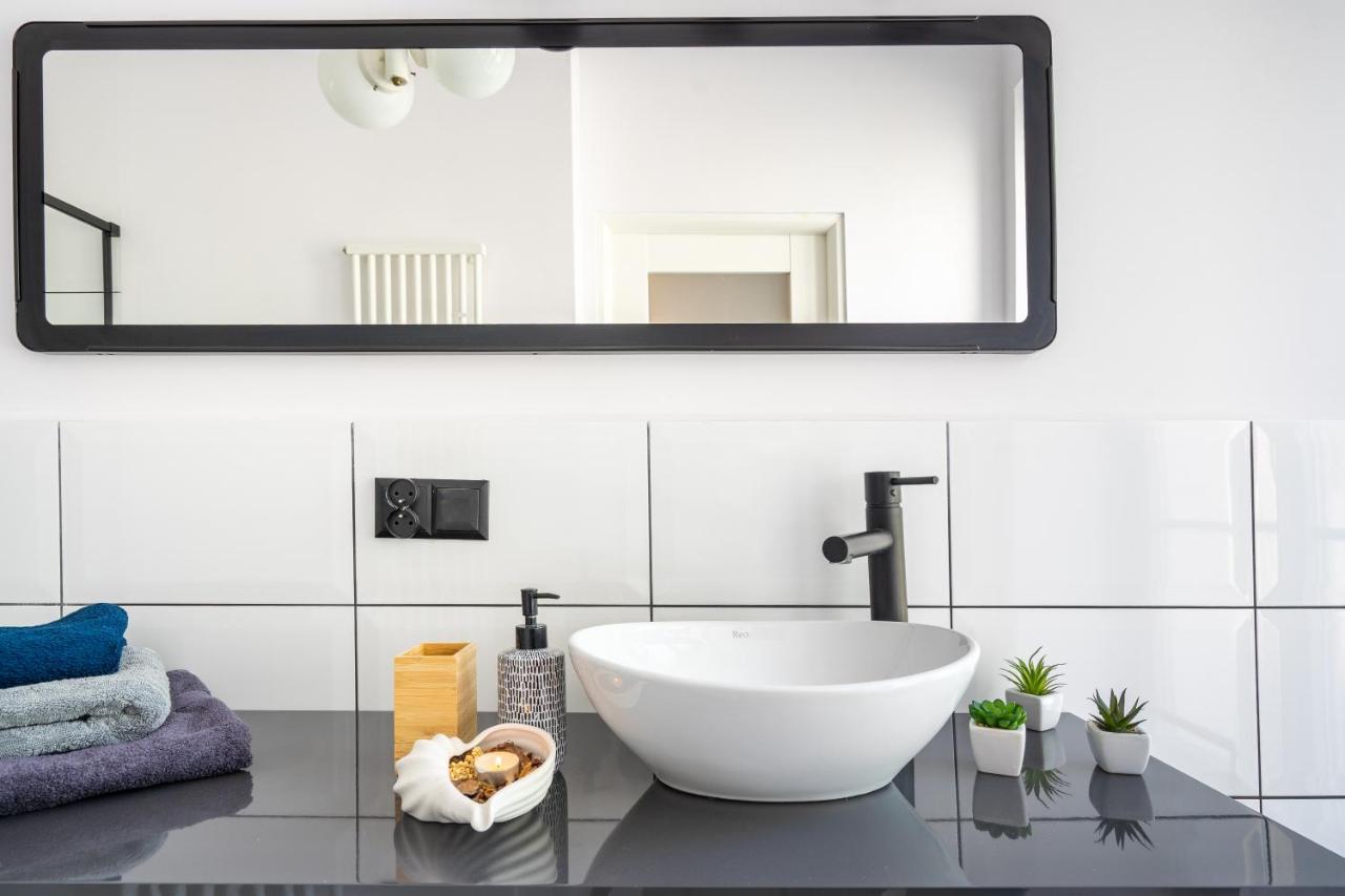 Stylish Studio In The Heart Of The City. Varsó Kültér fotó