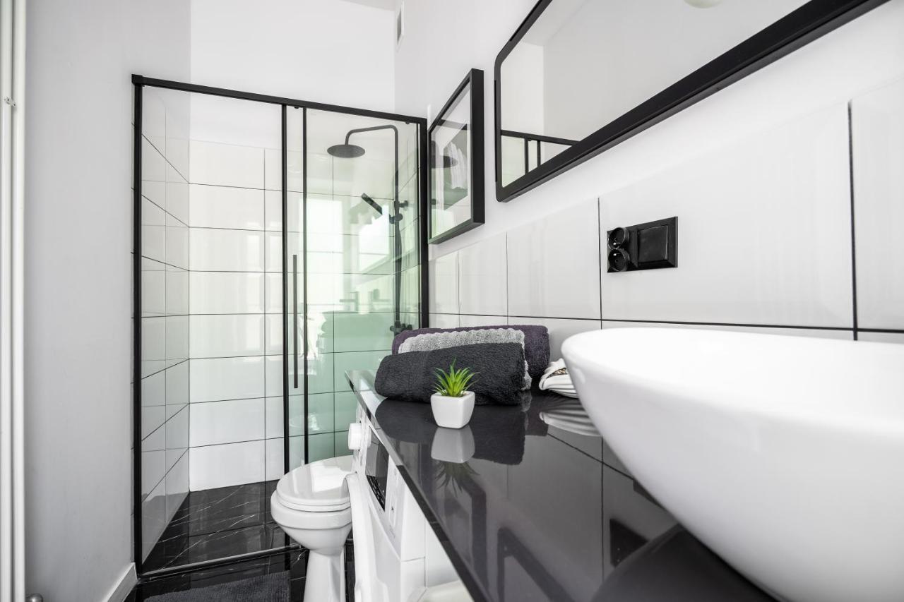 Stylish Studio In The Heart Of The City. Varsó Kültér fotó